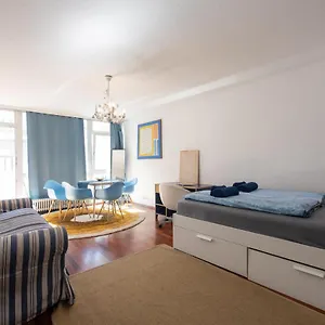 https://living-apartments-burggasse.vienna-besthotels.com